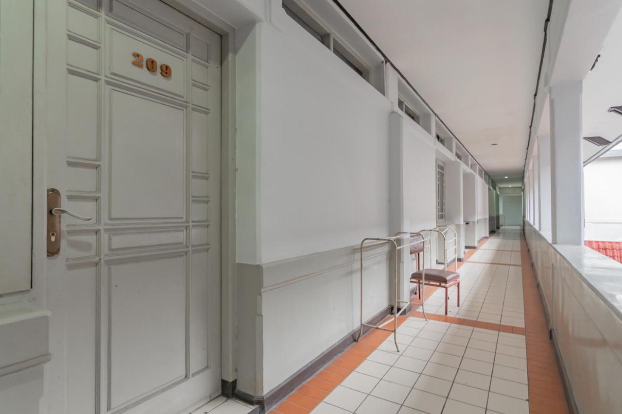 Koolkost Near Bandung Station Otel Dış mekan fotoğraf